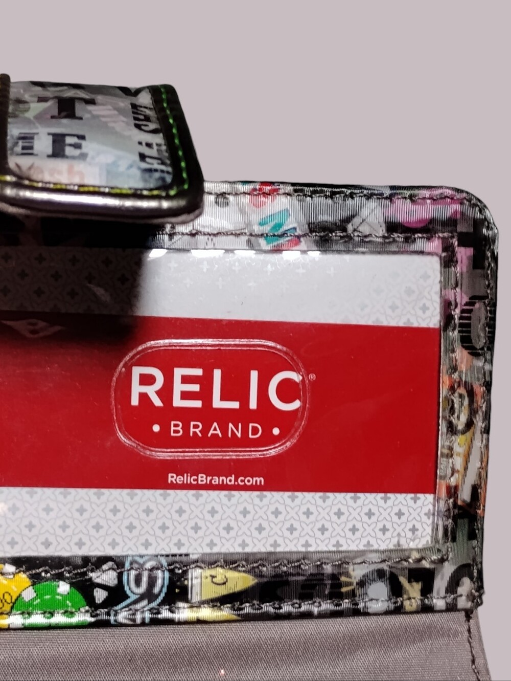 Relic Changing Hologram Las Vegas Graphic Zip Tri Fold Wallet with Heart Charm - Picture 5 of 12